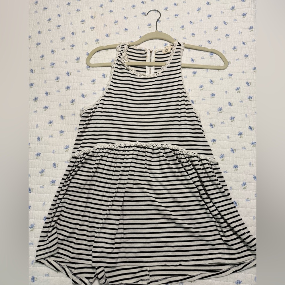 POL Brand Black and White Striped Tunic Tank Top with Lace Trim Size Small